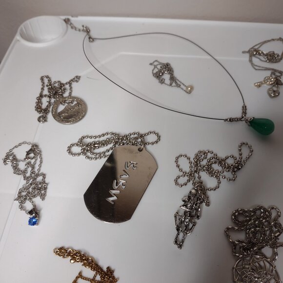 Lot Of Over 30 Pendant Necklaces - Picture 16 of 16